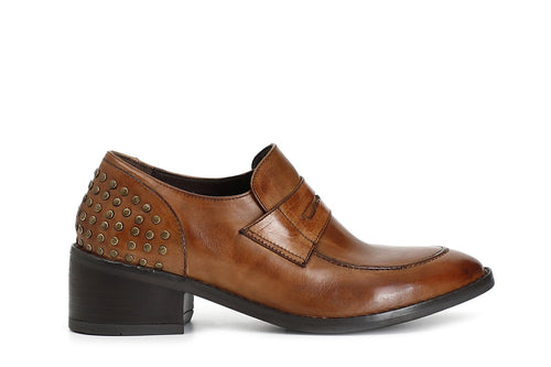 MOCASSINO IN PELLE CON BORCHIE