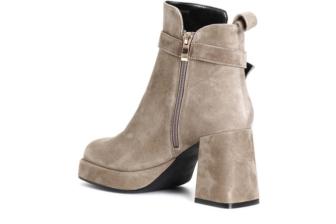 TRONCHETTO IN CAMOSCIO CON FIBBIA