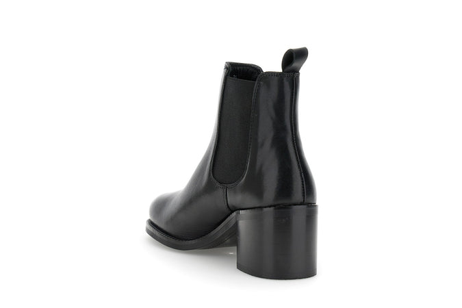 TRONCHETTO IN PELLE CON ELASTICI