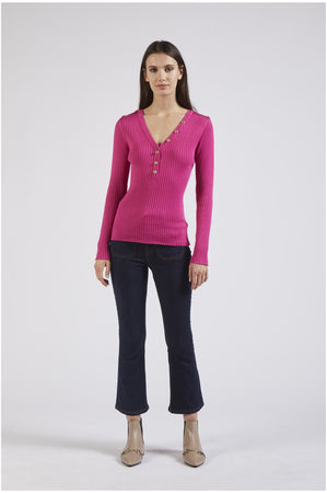 MAGLIA CON SCOLLO A V TIPO SERAFINO LAVORATA A COSTE