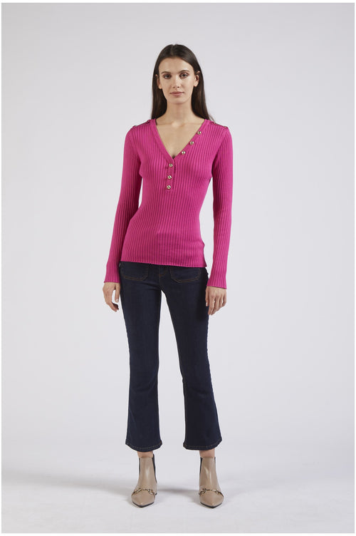 MAGLIA CON SCOLLO A V TIPO SERAFINO LAVORATA A COSTE