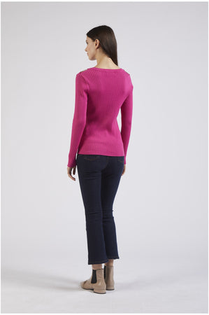 MAGLIA CON SCOLLO A V TIPO SERAFINO LAVORATA A COSTE