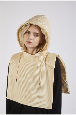 CAPPUCCIO CON DAVANTI IN MAGLIA