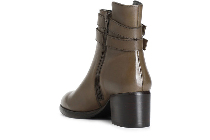 TRONCHETTO IN PELLE CON FIBBIE