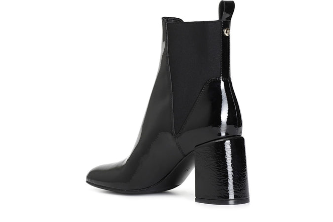 BEATLES IN PELLE NAPLAK