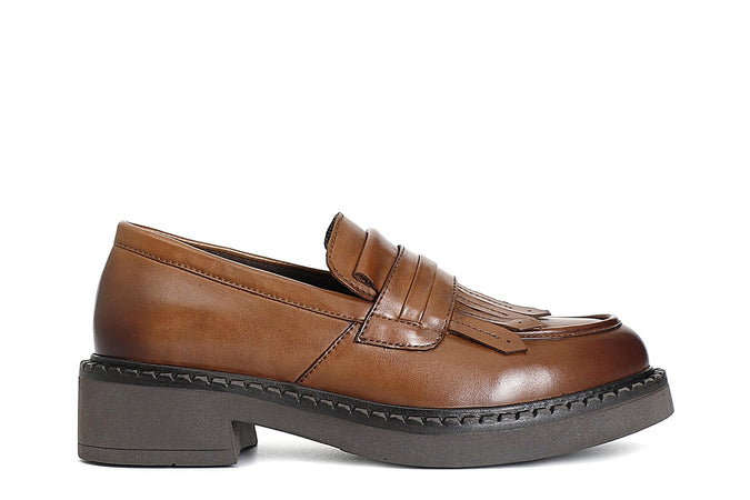 MOCASSINO IN PELLE CON FRANGIA