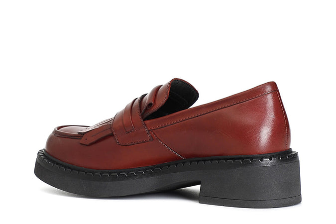 MOCASSINO IN PELLE CON FRANGIA