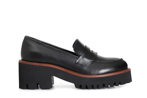 MOCASSINO IN PELLE CON SUOLA NERA E GUARDOLO COLORATO