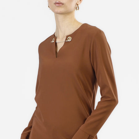 ABITO DRITTO CON SCOLLO A V IN TESSUTOBISTRETCH