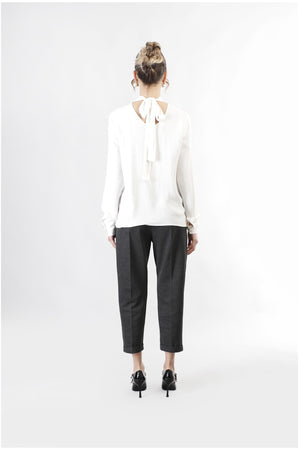 CAMICIA CON PIEGHE DAVANTI E FUSCIACCA AL COLLO