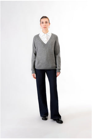 MAGLIONE CON SCOLLATURA A V