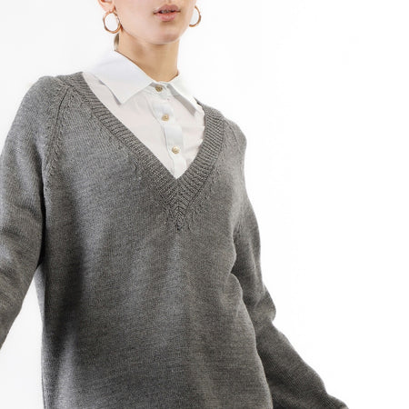 MAGLIONE CON SCOLLATURA A V