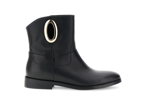 TRONCHETTO IN PELLE CON ACCESSORIO OVALE