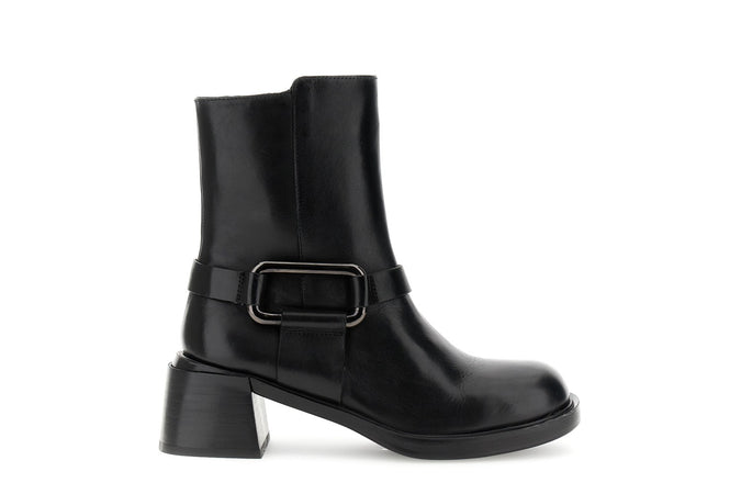 TRONCHETTO IN PELLE CON ACCESSORIO