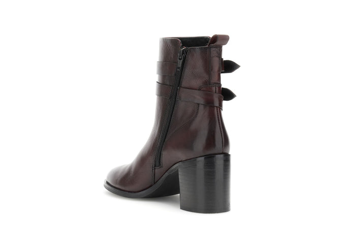 TRONCHETTO IN PELLE CON ELASTICI