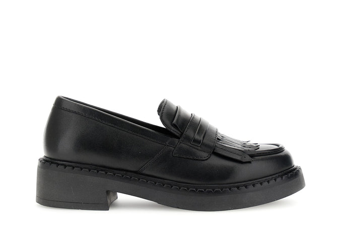 MOCASSINO IN PELLE CON FRANGE