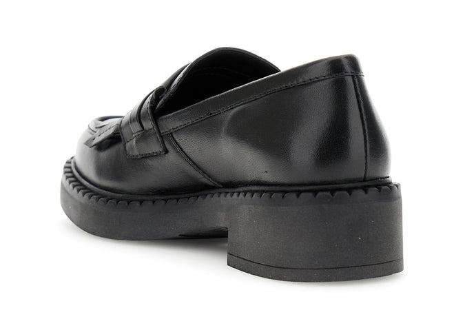 MOCASSINO IN PELLE CON FRANGE