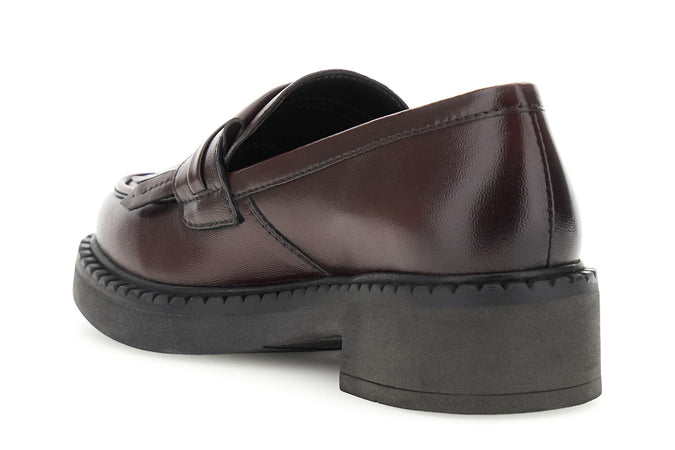 MOCASSINO IN PELLE CON FRANGE