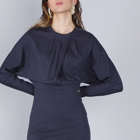 ABITO CON PIEGHE ALLO SCOLLO