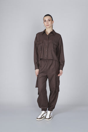 CAMICIA A SCATOLINA CON TASCHE A TOPPA