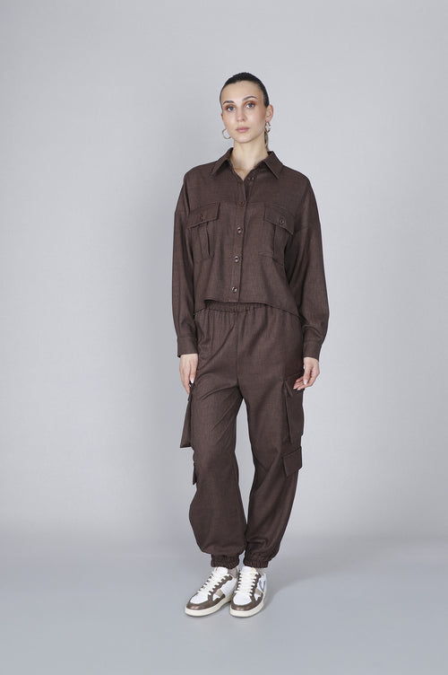 CAMICIA A SCATOLINA CON TASCHE A TOPPA