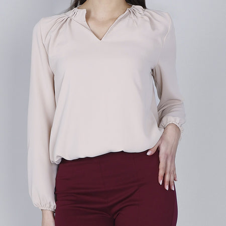 BLUSA CON MOTIVO DI PIEGHE ALLO SCOLLO