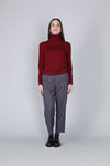 MAGLIA COLLO ALTO CON BOTTONI ALLE MANICHE