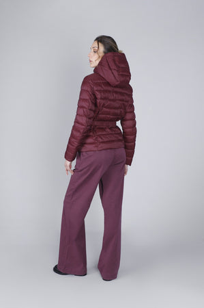 PIUMINO CORTO CON CINTURA LOGATA