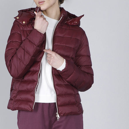 PIUMINO CORTO CON CINTURA LOGATA