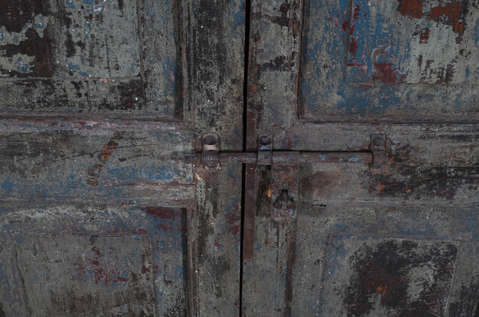 Biscottini Porta portone in legno massello e ferro da interno o da esterno vecchia e antica medievale con telaio e vetro