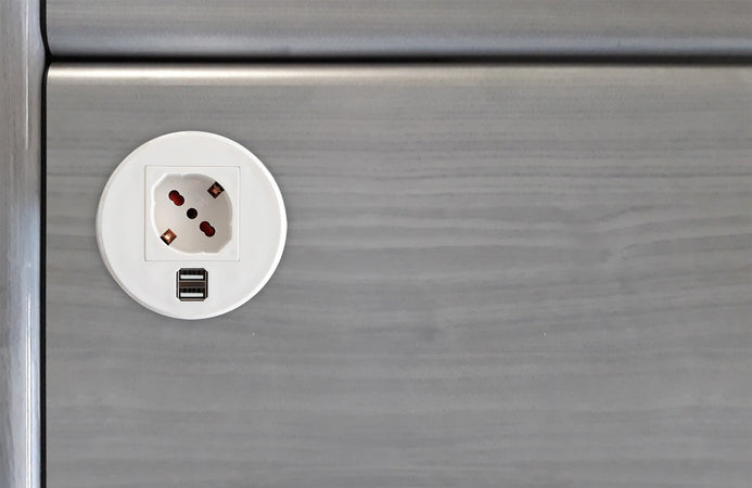 Presa da Scrivania ad Incasso con 2 Prese USB