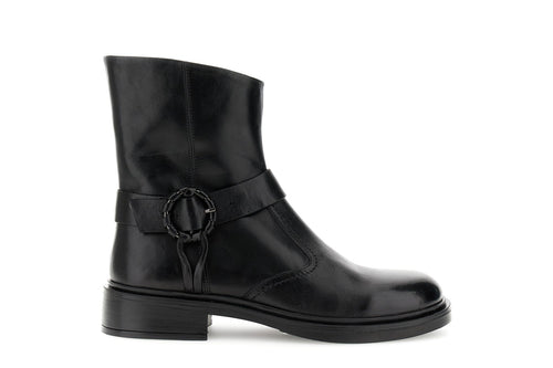 TRONCHETTO IN PELLE CON FIBBIA FASCIATA