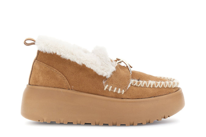 MOCASSINO IN PELLE SCAMOSCIATA CON ACCESSORIO