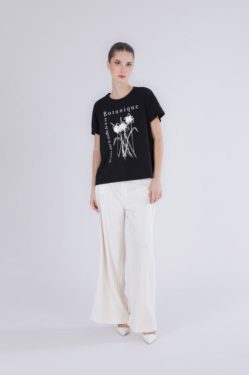 T SHIRT CON APPLICAZIONI DI FIORI
