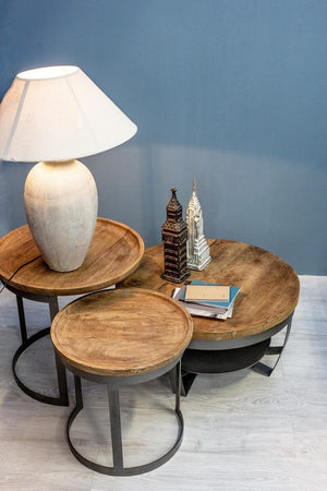 Tavolino "Narvik" struttura in acciaio e piano in legno di mango per interni