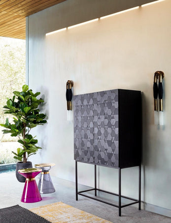 Tavolino "Meriel" in vetro con anello decorativo e piano placcato ottone per arredamento