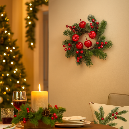 Grirocandela di natale con bacche rosse per decorazioni natalizie