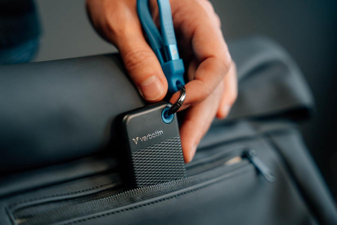 Pocket SSD Portachiavi con Attacco per Cavo USB-C&trade 1TB Nero Blu