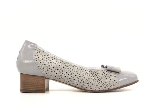 COMODAIDEA Décolleté grigio in suede traforata a laser e vernice