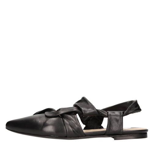 Strategia Scarpe basse Nero da donna