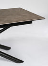 Tavolo Seyfert con struttura in acciaio, piano in ceramica e supporto in vetro