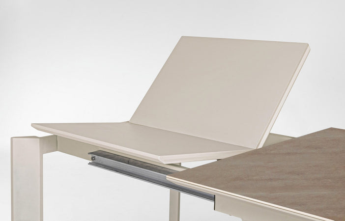 Tavolo "Briva" allungabile rettangolare con piano in ceramica e supporto in mdf