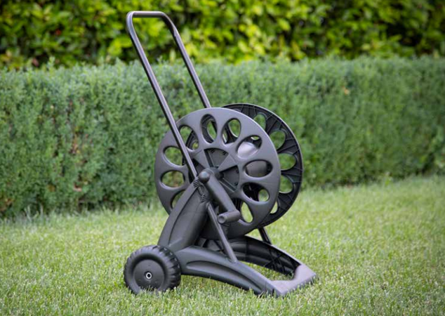 Carrello avvolgitubo "Black Cyber" con telaio in metallo verniciato