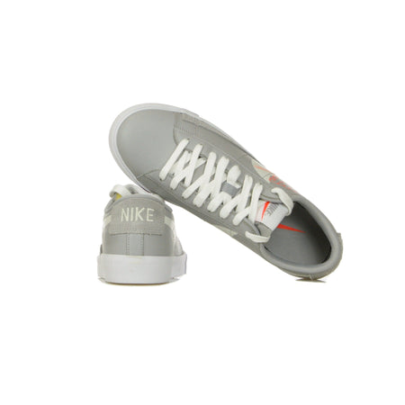 Nike Scarpa Bassa Uomo Blazer Low Suede Wolf Grey/sail/bright Crimson/white da uomo