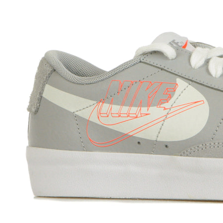 Nike Scarpa Bassa Uomo Blazer Low Suede Wolf Grey/sail/bright Crimson/white da uomo