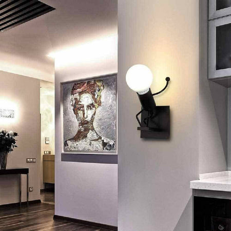Applique Da Parete Decorativo Forma Omino Che Salta In Metallo Attacco E27 Aq50
