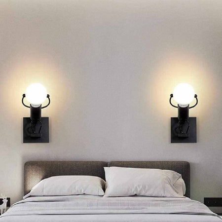 Applique Da Parete Decorativo Forma Omino Che Salta In Metallo Attacco E27 Aq50