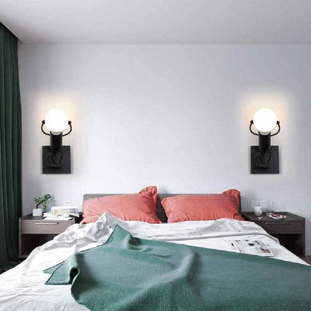 Applique Da Parete Decorativo Forma Omino Che Salta In Metallo Attacco E27 Aq50
