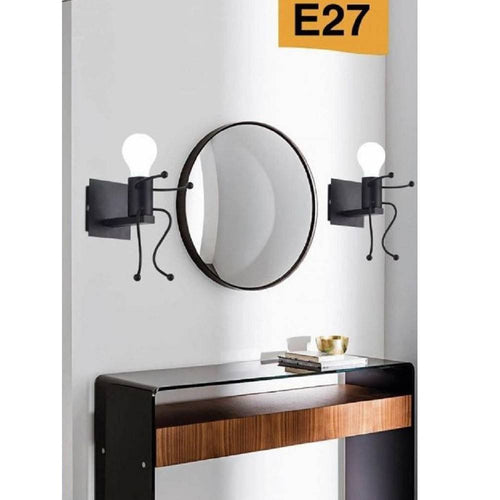 Applique Da Parete Decorativo Forma Di Omino Seduto In Metallo Attacco E27 Aq51