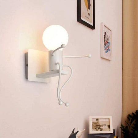 Applique Da Parete Decorativo Forma Di Omino Seduto In Metallo Attacco E27 Aq51